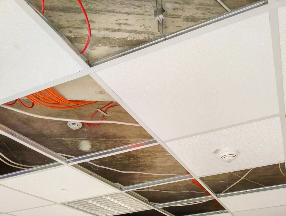 Pose de faux plafond et cloison près de Écully